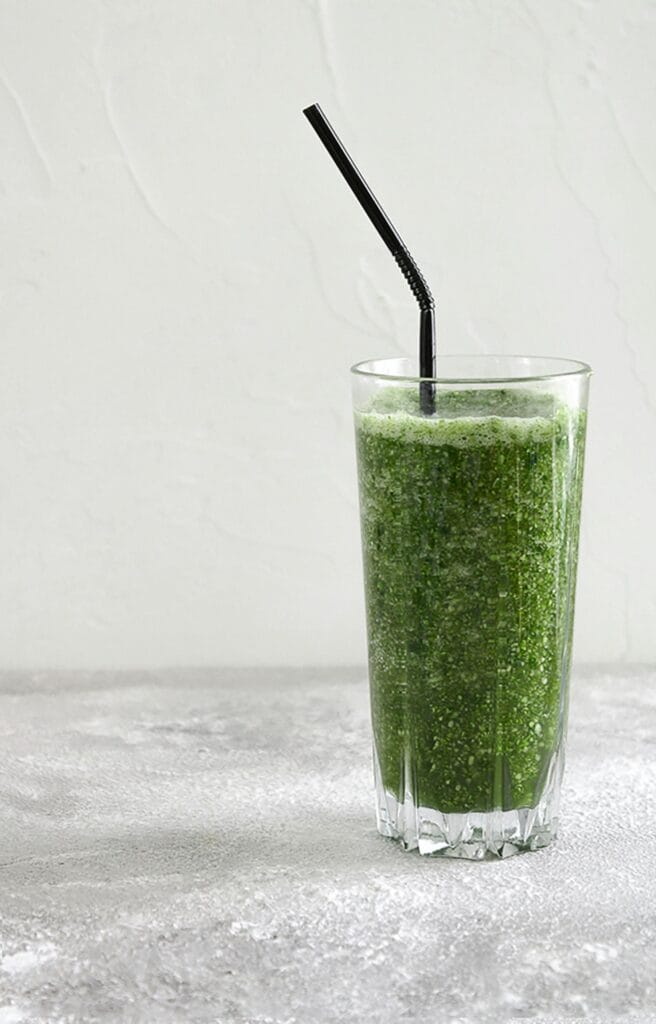 Suco Detox Abacaxi, Couve e Gengibre